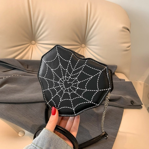 Borsa A Tracolla A Forma Di Cuore Pelle PU Catena In Metallo Argentato Cuciture A Ragnatela Stile Gothic Punk Donna Halloween