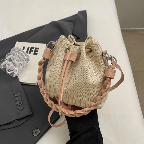 Bolso Bombonera de Paja Tejida de Verano para Mujer Gran Capacidad Cordón Playa Vacaciones Bolso de Hombro Con Colgante de Peluche