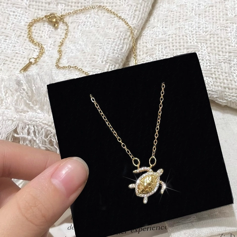 Collana Con Ciondolo A Forma Di Tartaruga Marina Rame Placcato Oro Con Zirconi Forma Animale Stile Semplice Gioielli Da Donna