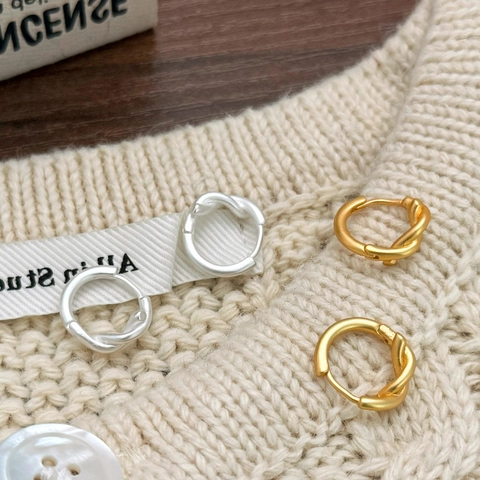 Knoten Creolen Matt Gold Silber Plattiert Kupfer Twist Geometrische Huggie Ohrringe Mit Silberohrstecker Für Damen