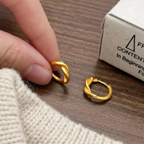 Knoten Creolen Matt Gold Silber Plattiert Kupfer Twist Geometrische Huggie Ohrringe Mit Silberohrstecker Für Damen