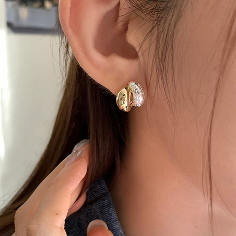 Two Tone Geometrische Steckerohrringe Mit Kupfer-Ohrstecker Minimalistischer Mixed Metal Gold Silber Plattiert Überlappend