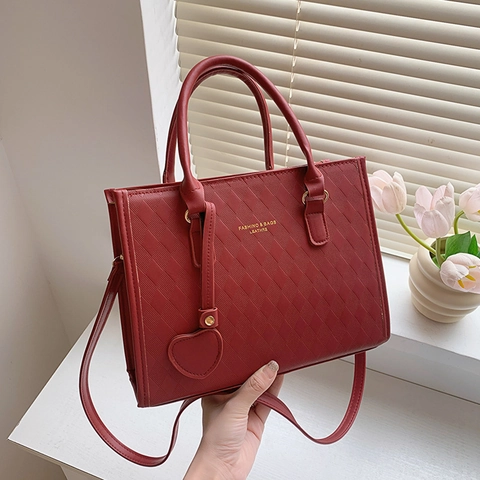 Borsa a Tracolla Trapuntata in Pelle PU da Donna Handbag di Grande Capacità con Ciondolo a Cuore Retro Casual Tote Donna