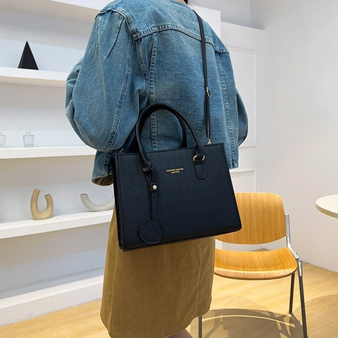 Borsa a Tracolla Trapuntata in Pelle PU da Donna Handbag di Grande Capacità con Ciondolo a Cuore Retro Casual Tote Donna