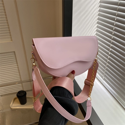 Retro Women PU Leather Saddle Shoulder Bag With Wide Woven Strap Gold Chain Wave Flap Versatile Crossbody Bag