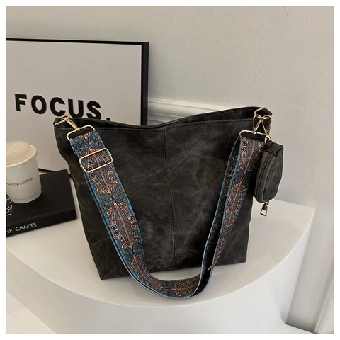 Vintage PU Bucket Bag For Women Niche Design Shoulder Crossbody Bag With Bohemian Print Wide Strap And Coin Purse Pendant