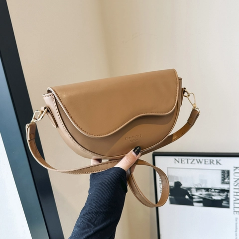 Women Vintage PU Leather Saddle Bag Retro Wave Edge Flap Crossbody Shoulder Purse With Two Detachable Straps