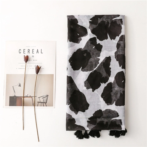 Grand Foulard Châle Femme Imprimé Fleurs Encre Noir Blanc Pompons Voile Polyester Léger Protection Solaire Plage Élégant