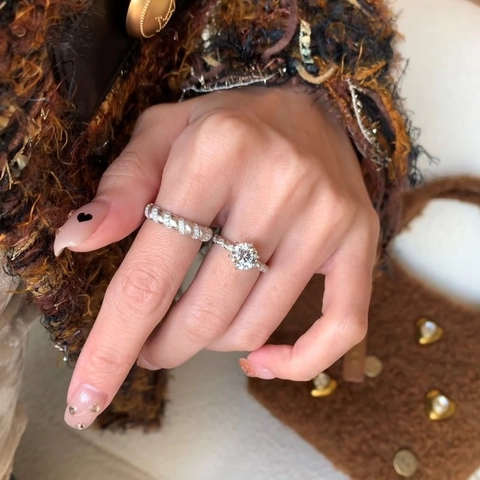 Funkelnder Runder Zirkonia Ring Für Damen Vintage Gedrehter Kupfer Finger Schmuck Verstellbar Elegant Gebürstete Textur