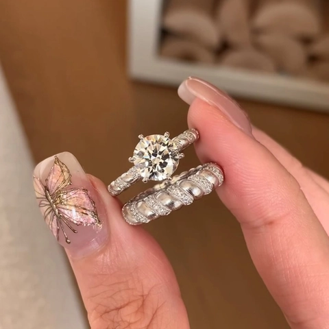 Funkelnder Runder Zirkonia Ring Für Damen Vintage Gedrehter Kupfer Finger Schmuck Verstellbar Elegant Gebürstete Textur