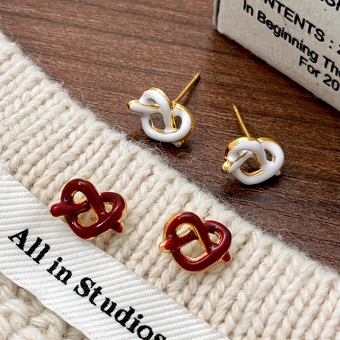 French Retro Heart Knot Stud Earrings For Women Minimalist Enamel Drip Oil Elegant Copper With 925 Sterling Silver Earring Post