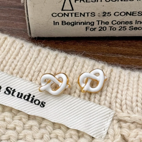 French Retro Heart Knot Stud Earrings For Women Minimalist Enamel Drip Oil Elegant Copper With 925 Sterling Silver Earring Post
