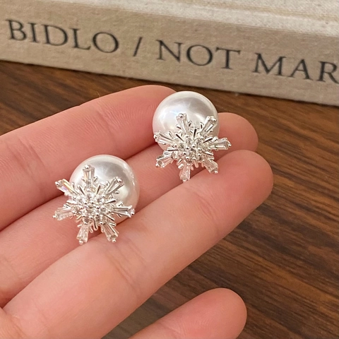 Snowflake Artificial Pearl Stud Earrings Copper Zircon Inlaid Versatile Design Elegant Winter Fashion Accessory For Women