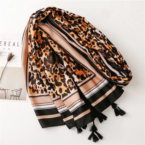 Donna Sciarpa Scialle Stampa Leopardata Raso Sarga Poliestere Nappe Spiaggia Protezione Solare Etnico Vintage Avvolgente Grande
