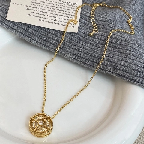 Collier Pendentif Boule Astronomique Unique Pour Femme Cuivre Avec Zircon Plaqué Or 18K Bijoux Célestes Creux