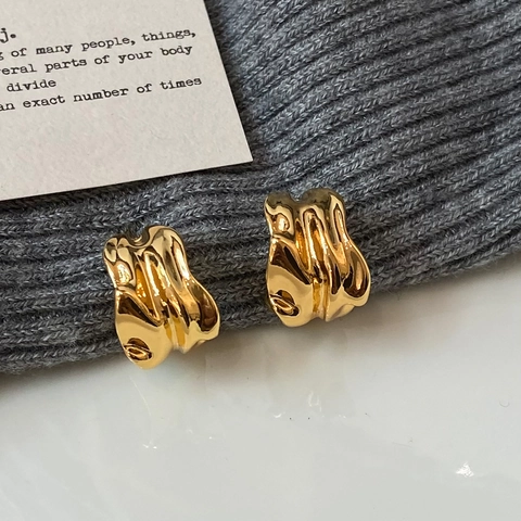 Boucles D'Oreilles Puces En Forme De C Géométrique Lave Irrégulière Cuivre Plaqué Texture Métal Liquide Style De Niche