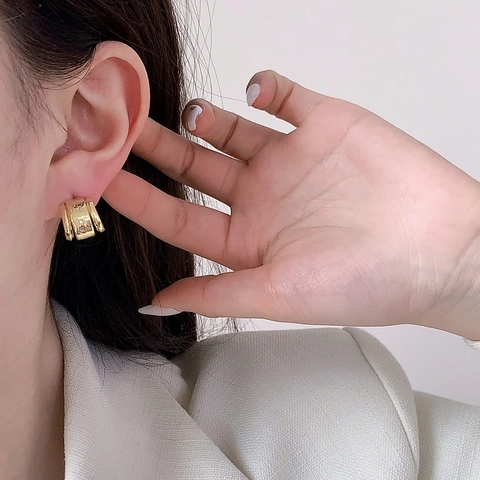 C-Form Creolen Gebürstetes Hohles Mehrschichtiges Messing Mit 925 Sterling Silber Ohrstecker Französisch Retro Minimalistischer Schmuck Für Damen