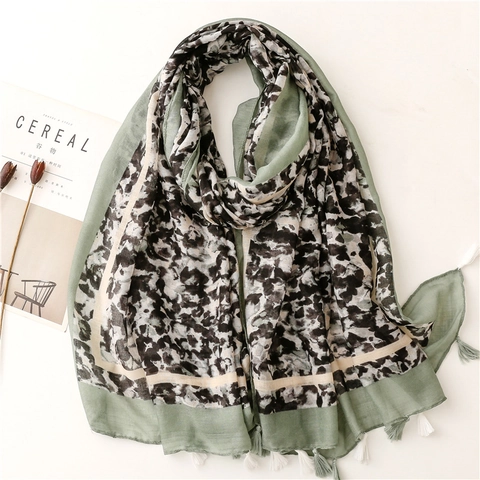 Sciarpa Scialle Da Donna Poliestere Filato Di Bali Stampa Leopardata Verde Salvia Con Nappine Elegante