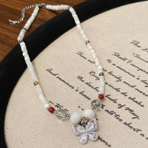 Collier Perlé Avec Pendentif Papillon Cuivre Plaqué Or Avec Zircon Et Perles De Coquillage Bijou Ajustable Élégant Pour Femme