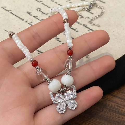 Collier Perlé Avec Pendentif Papillon Cuivre Plaqué Or Avec Zircon Et Perles De Coquillage Bijou Ajustable Élégant Pour Femme