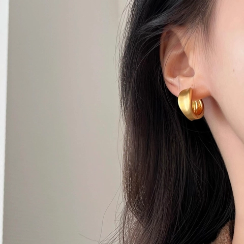 Orecchini A Cerchio Huggie Geometrici Rotondi Spazzolati Retro Francesi Minimalisti Eleganti In Rame Per Donna Opaco