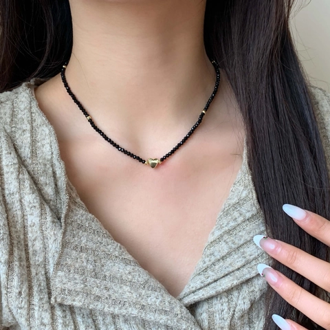Minimalistische Schwarze Perlenhalskette Facettierte Kristallperlen Kupfer Herzanhänger Elegante Retro Choker Für Damen