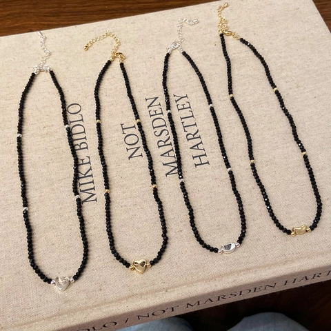 Minimalistische Schwarze Perlenhalskette Facettierte Kristallperlen Kupfer Herzanhänger Elegante Retro Choker Für Damen