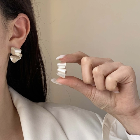 Boucles D'oreilles Puces En Cuivre Mat Forme Ruban Torsadé Géométrique Irrégulier Moderne Minimaliste Bijoux Pour Femmes