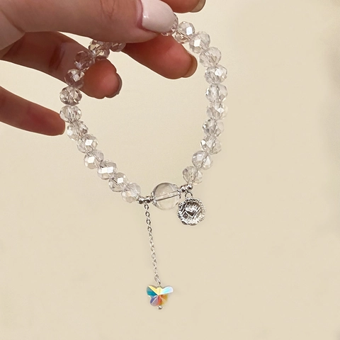 Transparentes Kristallperlenarmband Für Damen Mit Schillerndem Schmetterlingsanhänger Und Versilbertem Blumen Herz Charm