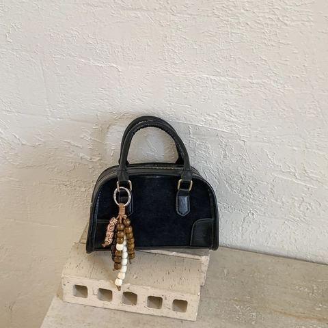 Bolso Boston Retro Mujeres Cuero PU Gamuza Patchwork Bolso De Hombro Minimalista Con Colgante De Cuentas De Madera Elegante