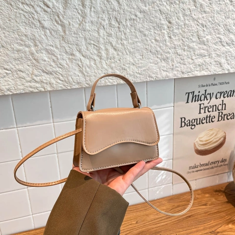 Women Mini Crossbody Bag PU Leather Wave Flap Handbag Solid Color Small Square Shoulder Bag