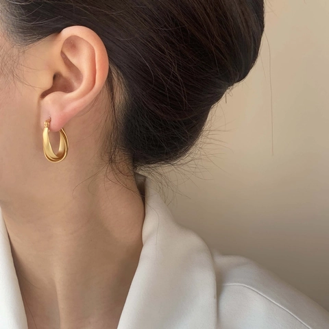 Franse Stijl Geometrische Twist Hoop Oorbellen Voor Vrouwen Mat Verguld Koper Drielaags Lichtgewicht Minimalistische Sieraden