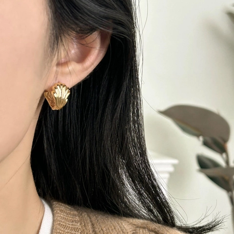 Boucles D'oreilles Puces Coquillage Nervurées Géométriques Cuivre Plaqué Or 18K Bijoux Élégants Minimalistes Femmes