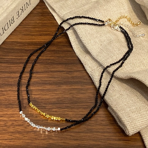 Collana Girocollo Minimalista Con Perline In Cristallo Nero E Cubi Geometrici In Rame Regolabile Per Donna