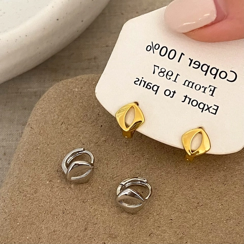 Boucles D'oreilles Créoles Creuses Géométriques Pour Femmes Cuivre Plaqué Or 18 Carats Petits Bijoux Style Minimaliste