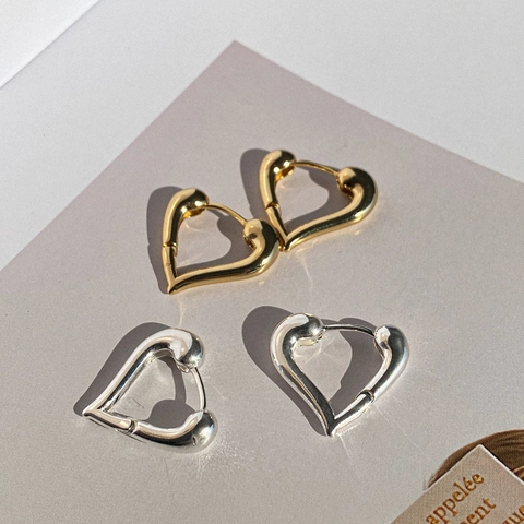 Pendientes Huggie de Corazón Irregular Minimalistas de Cobre Chapado Pulido Brillante Pendientes de Aro Pequeños para Mujer