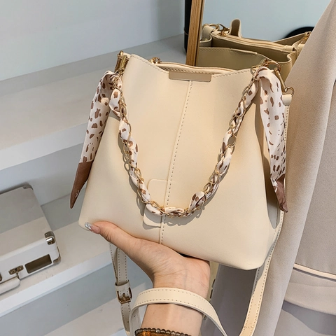 Bolso Cubo De Cuero PU Mujer Vintage Bolso De Hombro Cruzado Con Pañuelo De Satén Asa De Cadena Elegante