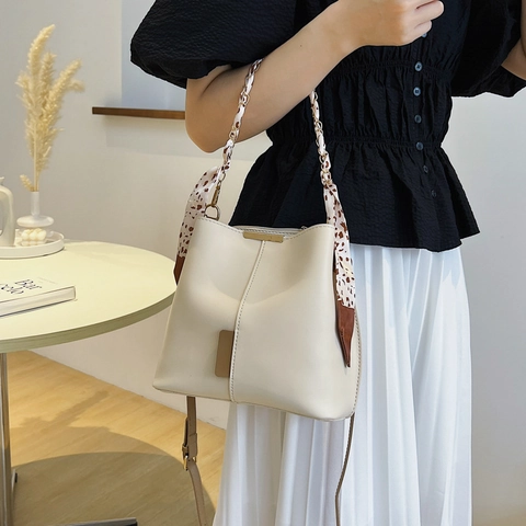 Damen Eimertasche Mode PU-Leder Mit Satinnschal-Griff Und Verstellbarem Schultergurt Kontrastnähte Lässig