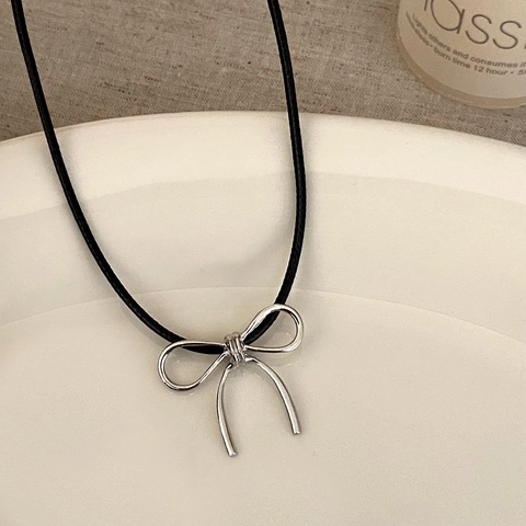 Collier Pendentif Nœud Simple Cuivre Plaqué Argent Épais Cordon Cire Noir Choker Réglable Pour Femmes Bijoux Élégants