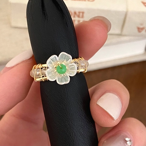 Flower Ring Handmade Gold Wire Wrapped Crystal Beads White Resin Green Bead Open Adjustable Sweet Vintage Women