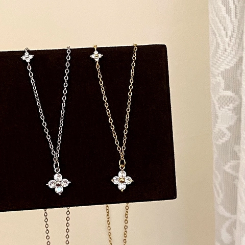Flower Pendant Necklace Cubic Zirconia Copper Clavicle Chain Elegant Simple Jewelry For Women