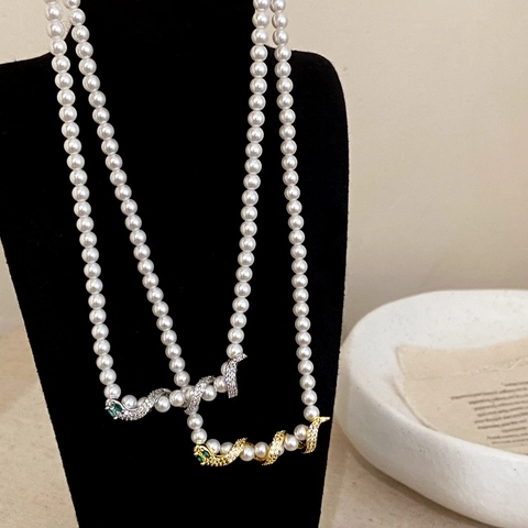 Snake Pendant Imitation Artificial Pearl Necklace With Rhinestones Green Gem Eyes Vintage Luxury Fashion Jewelry For Women