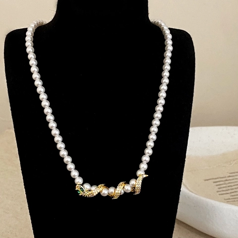 Snake Pendant Imitation Artificial Pearl Necklace With Rhinestones Green Gem Eyes Vintage Luxury Fashion Jewelry For Women