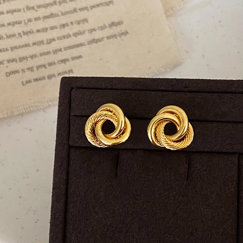 Retro Interlocking Three Ring Knot Stud Earrings Twisted Texture Plated Copper Elegant Geometric Jewelry For Women