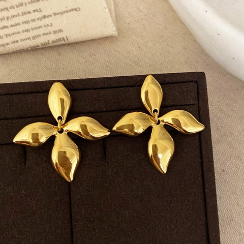 Elegante Metallblütenblatt-Ohrstecker Mit Silberohrstecker Französisches Retro-Spiegelglanz-Schmuckstück Für Damen