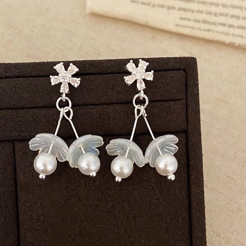 Flower Artificial Pearl Dangle Earrings With 925 Sterling Silver Earring Post Zircon Retro Elegant Drop Jewelry For Women
