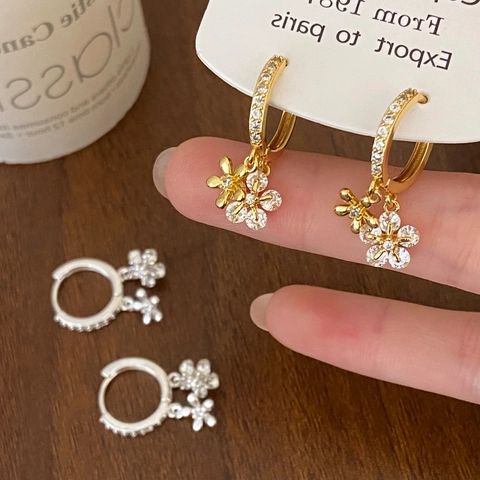 Bloem Hanger Hoop Oorbellen Koper Micro Pave Zirkoon Kleine Zoete Stijl Sieraden Voor Vrouwen Elegant Sieraden Accessoire