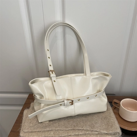 Borsa Sottoascella In Pelle PU Lucida Da Donna Moda Pendolare Borsa A Spalla Con Occhielli E Fibbia In Metallo Dorato