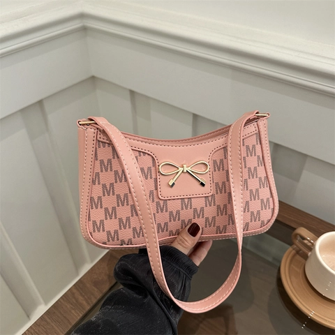 Sac sous le bras de mode pour femmes Motif monogramme Cuir PU Bandoulière unique avec décoration en métal à nœud élégant