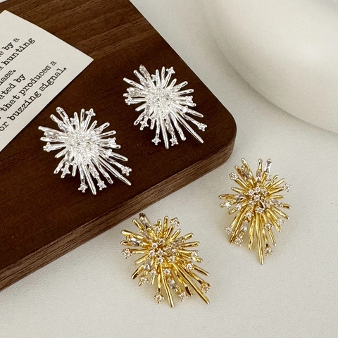 Firework Starburst Stud Earrings Copper Cubic Zirconia Radiant Elegant Jewelry Women High-End Minimalist Niche Design